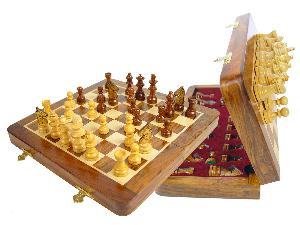 Travel Magnetic Chess Set Folding 10" with 2 Extra Queens, Pawns & 4 Extra Knights Golden Rosewood/Maple