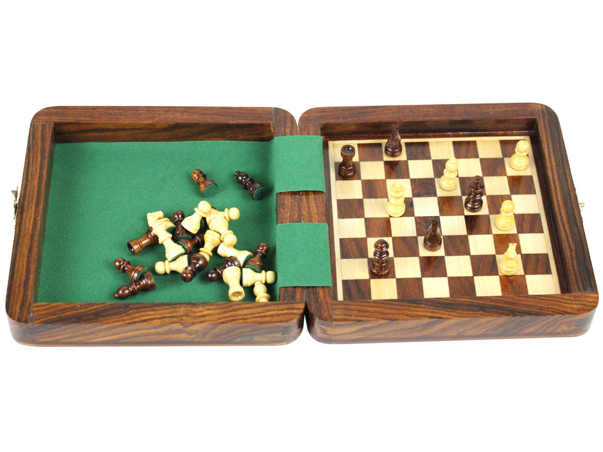 Fully open magnetic chess set board inside