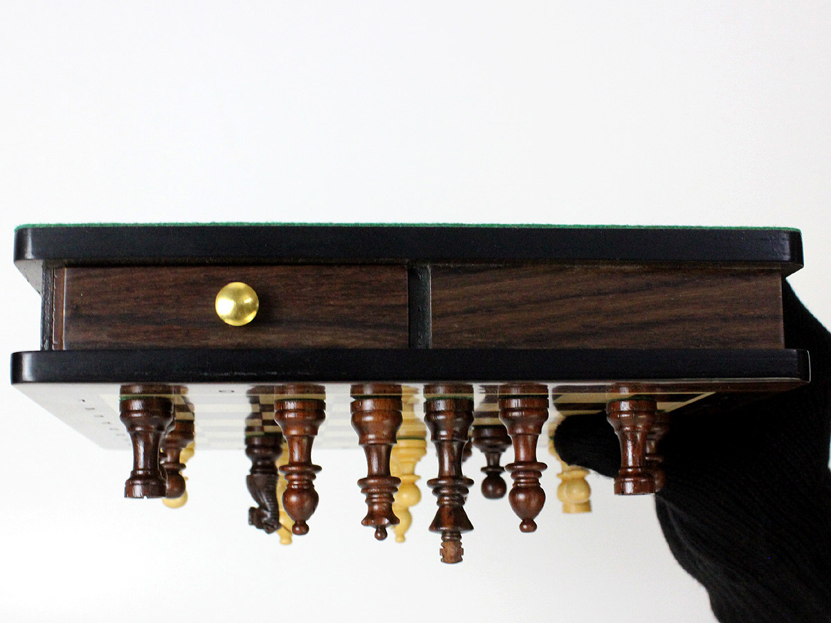 Strong Magnets do not let the chess pieces fall down even if the board is kept in upside-down position