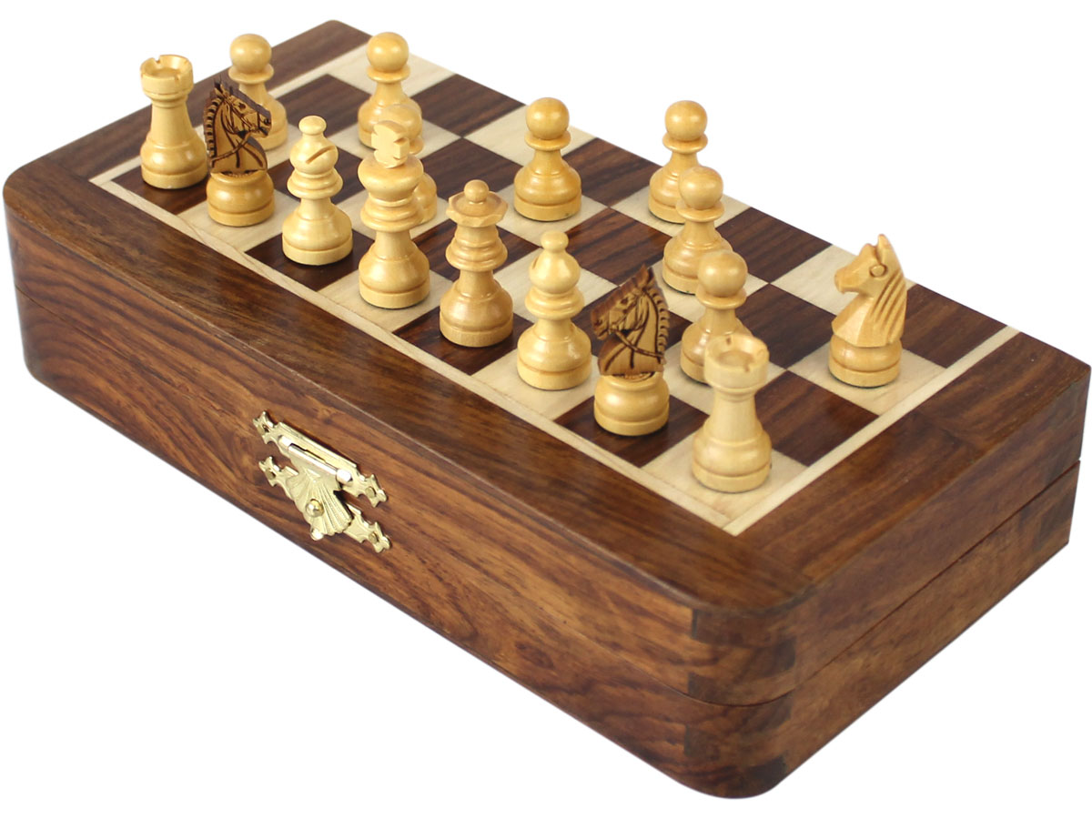 Closed travel chess set with pieces