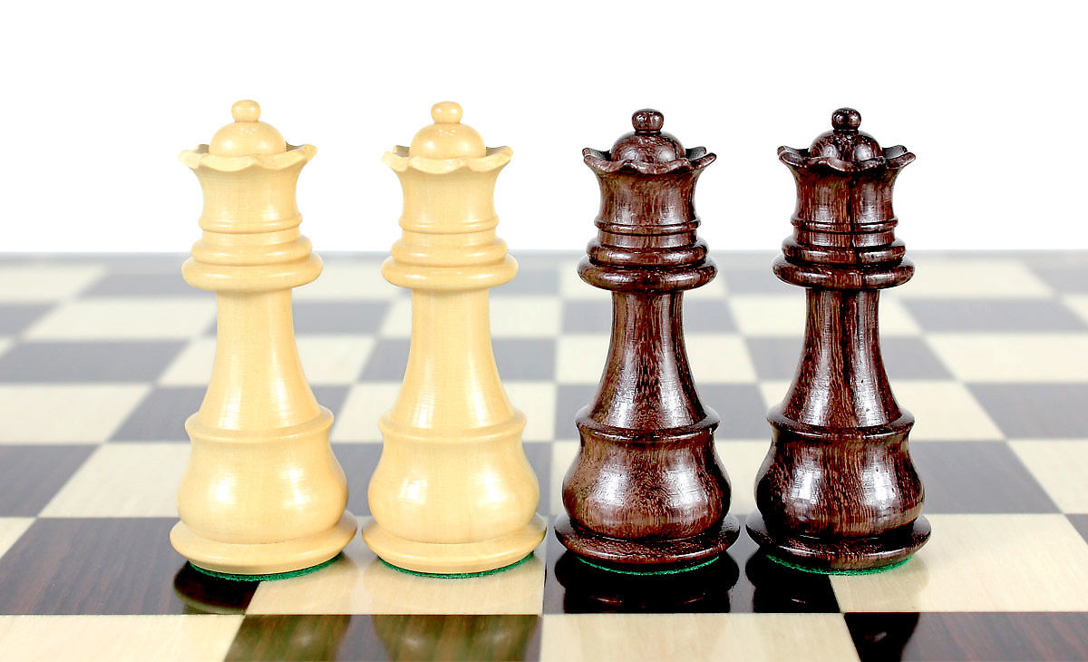 2 extra Queens provided. Total 34 Chess Pieces