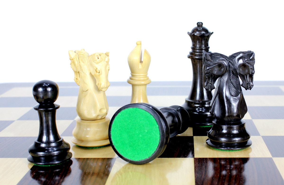 All chess pieces have felted bottom.