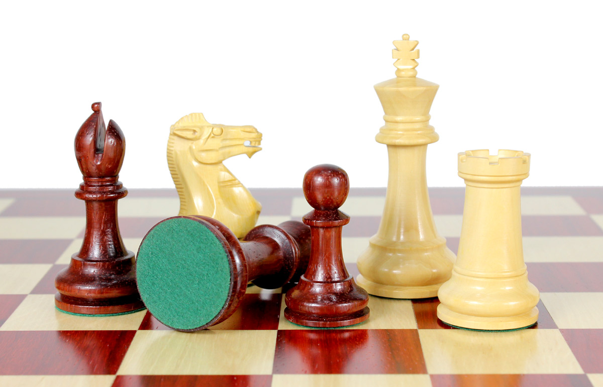 All chess pieces have felted bottom.