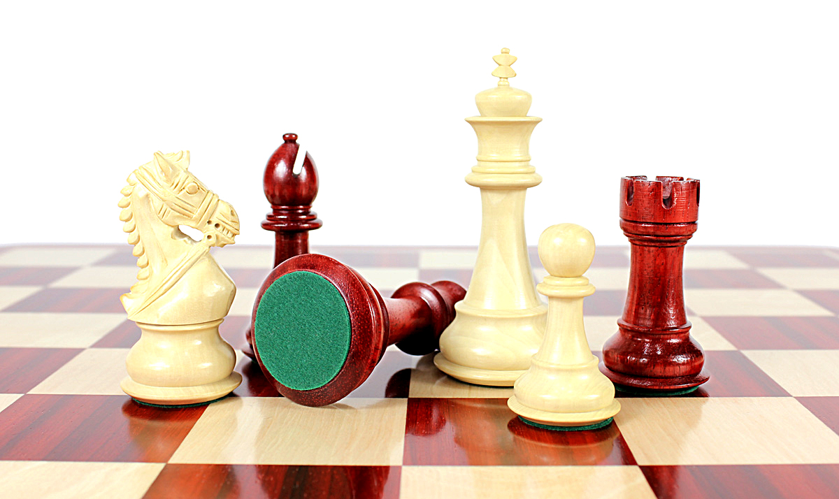 All chess pieces have felted bottom.