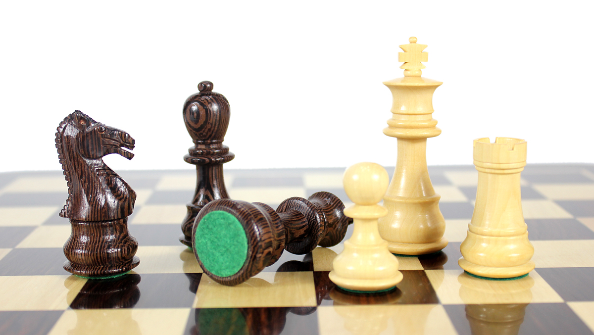 All chess pieces have felted bottom.