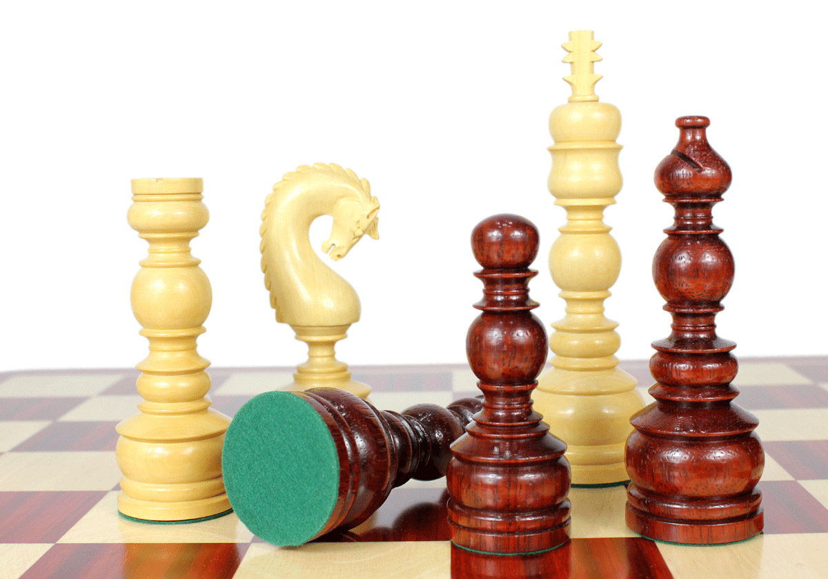 All chess pieces have felted bottom.