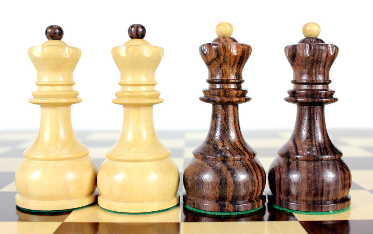 2 extra Queens provided with this set. Total 34 Chess Pieces.