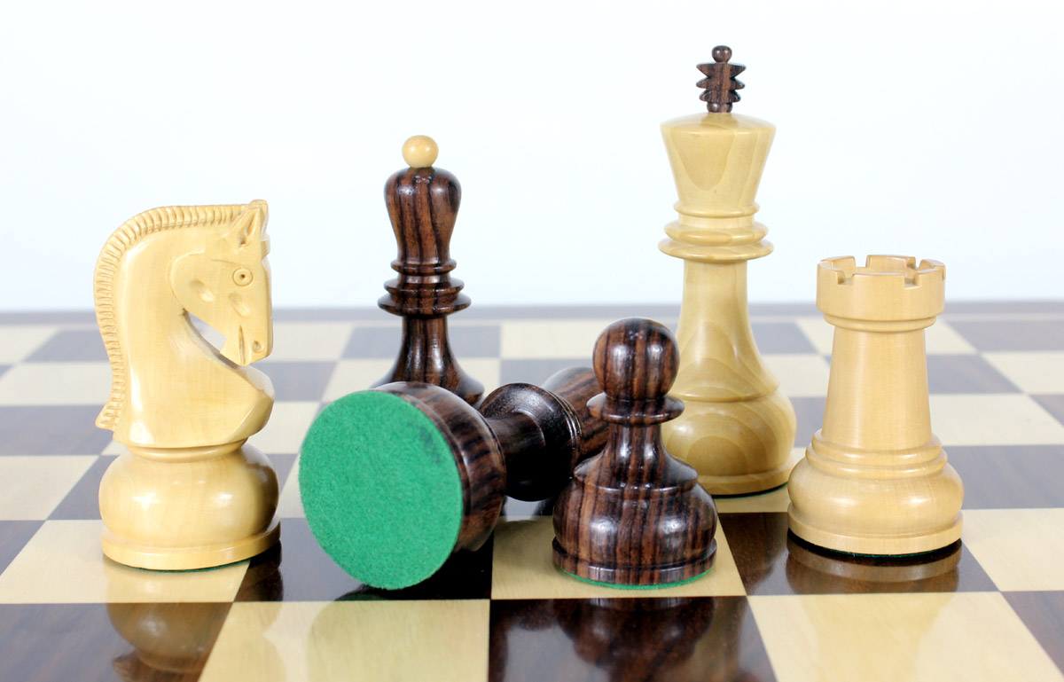 All chess pieces have felted bottom.