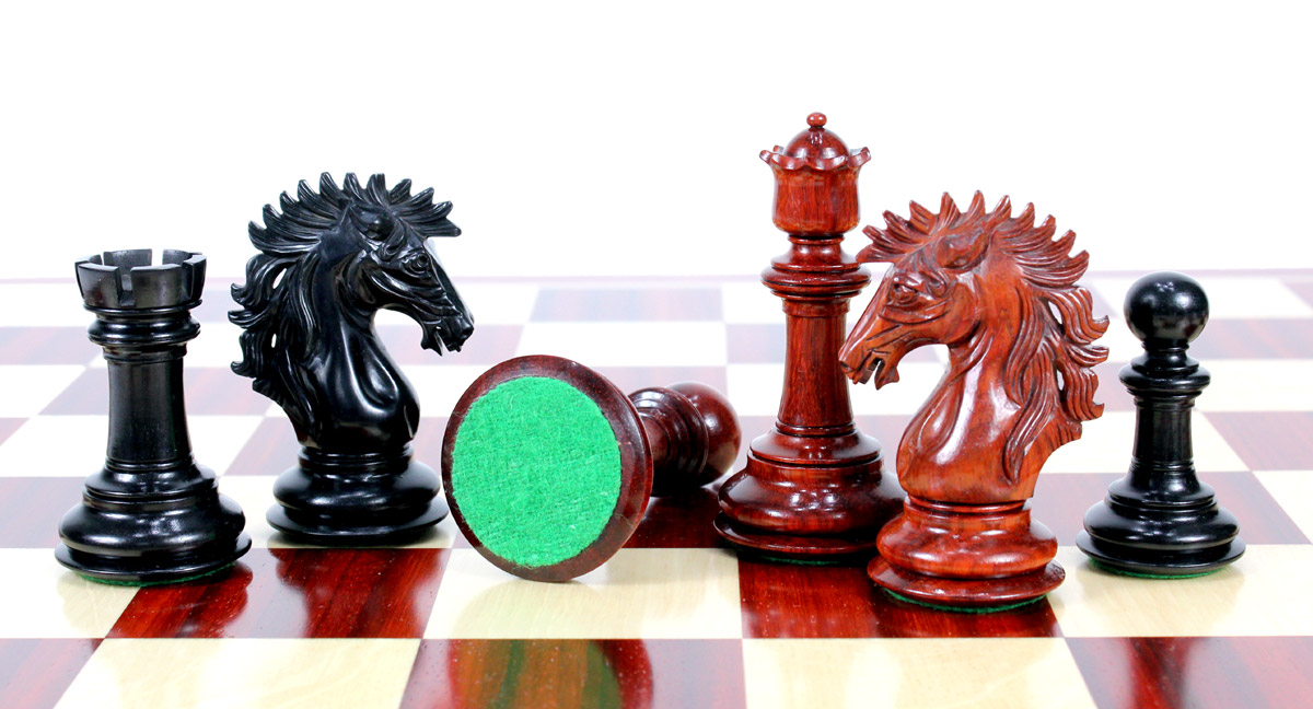 All chess pieces have felted bottom.
