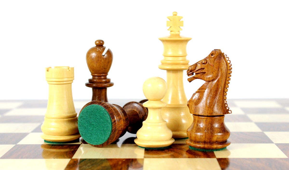 All chess pieces have felted bottom.