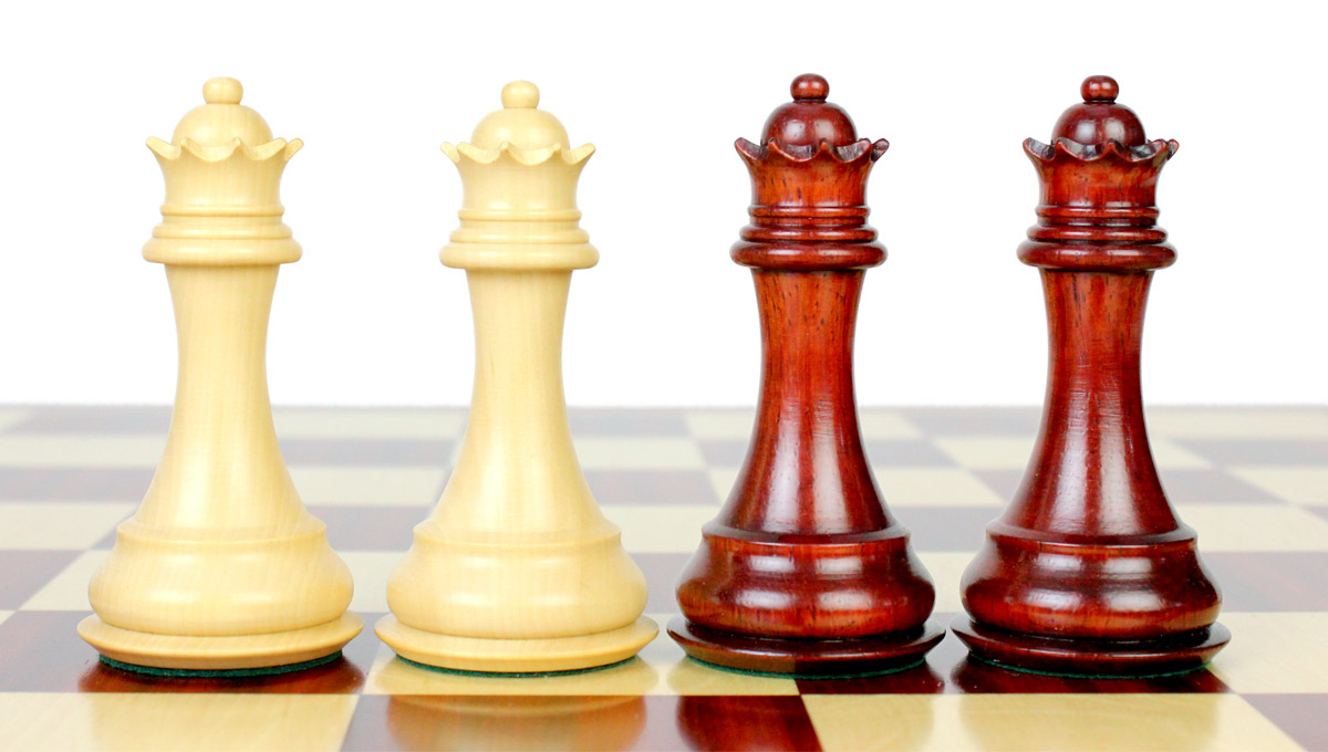 2 extra Queens provided. Total 34 Chess Pieces