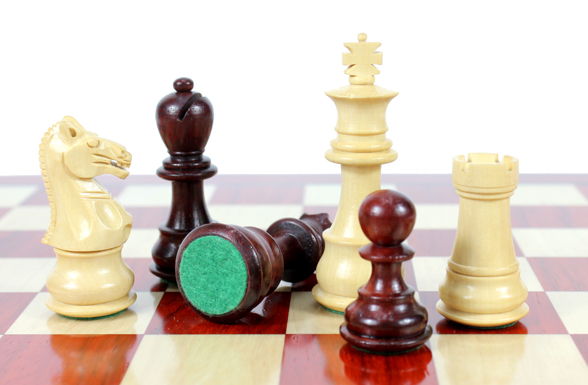 All chess pieces have felted bottom.