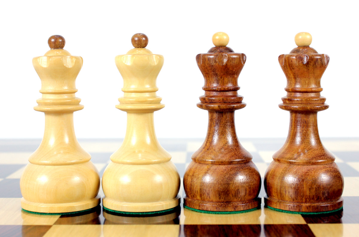 2 extra Queens provided with this set. Total 34 Chess Pieces.