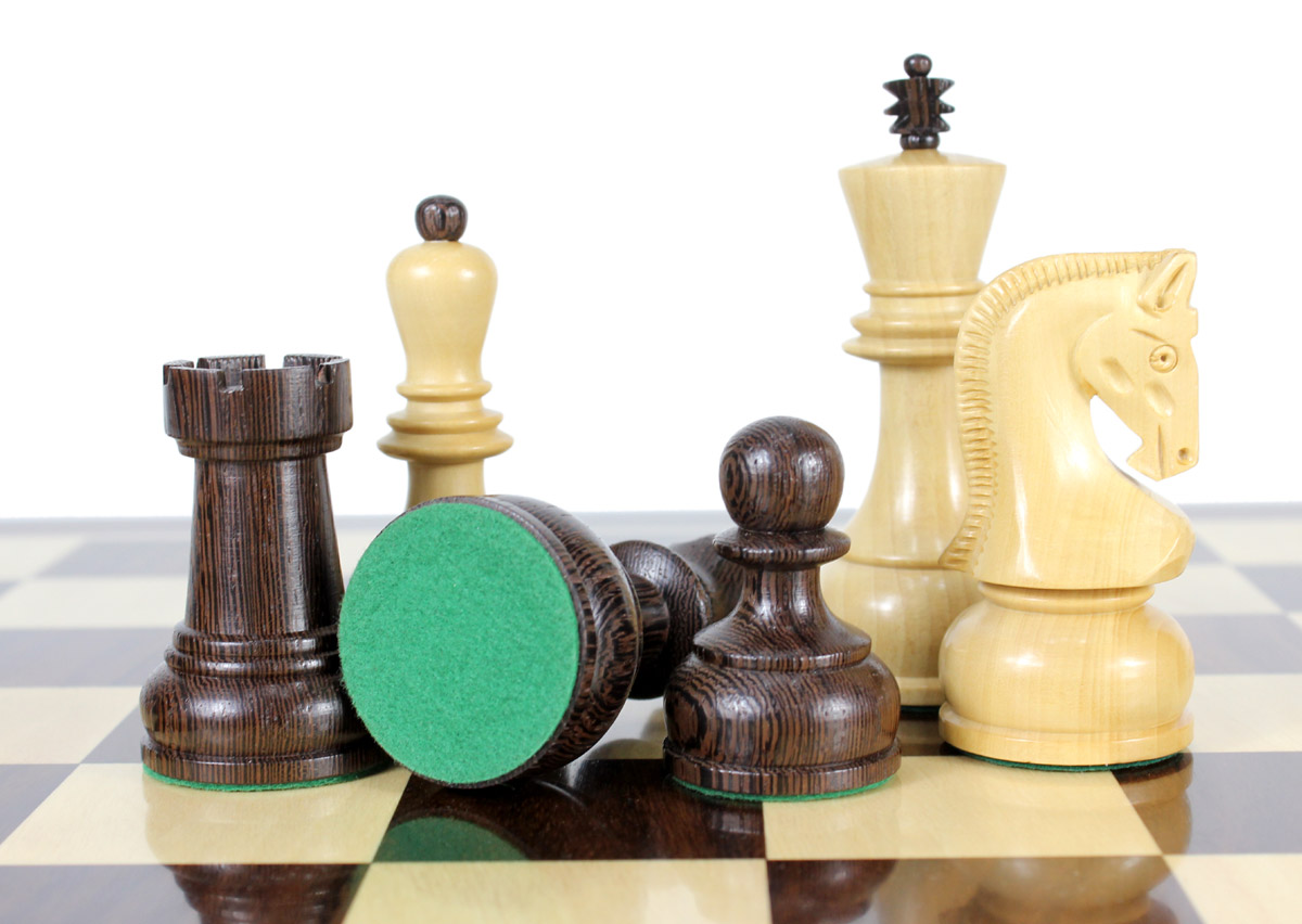 All chess pieces have felted bottom.