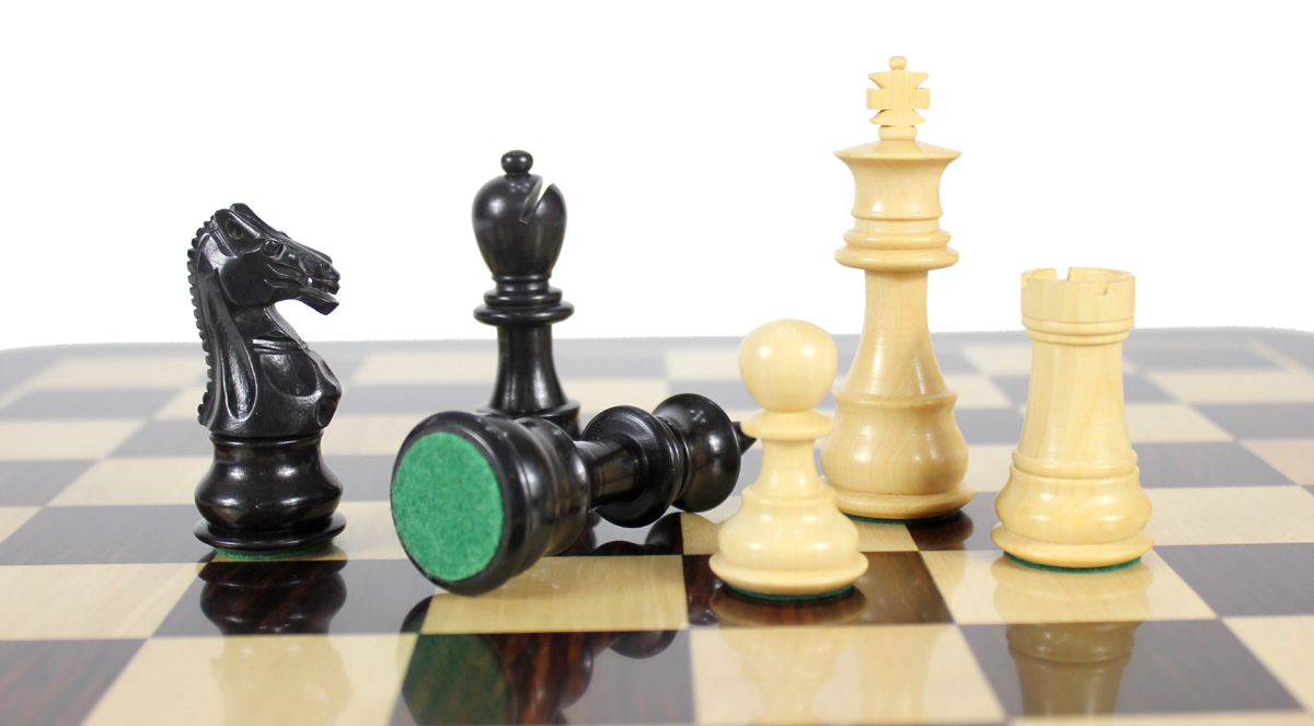 All chess pieces have felted bottom.