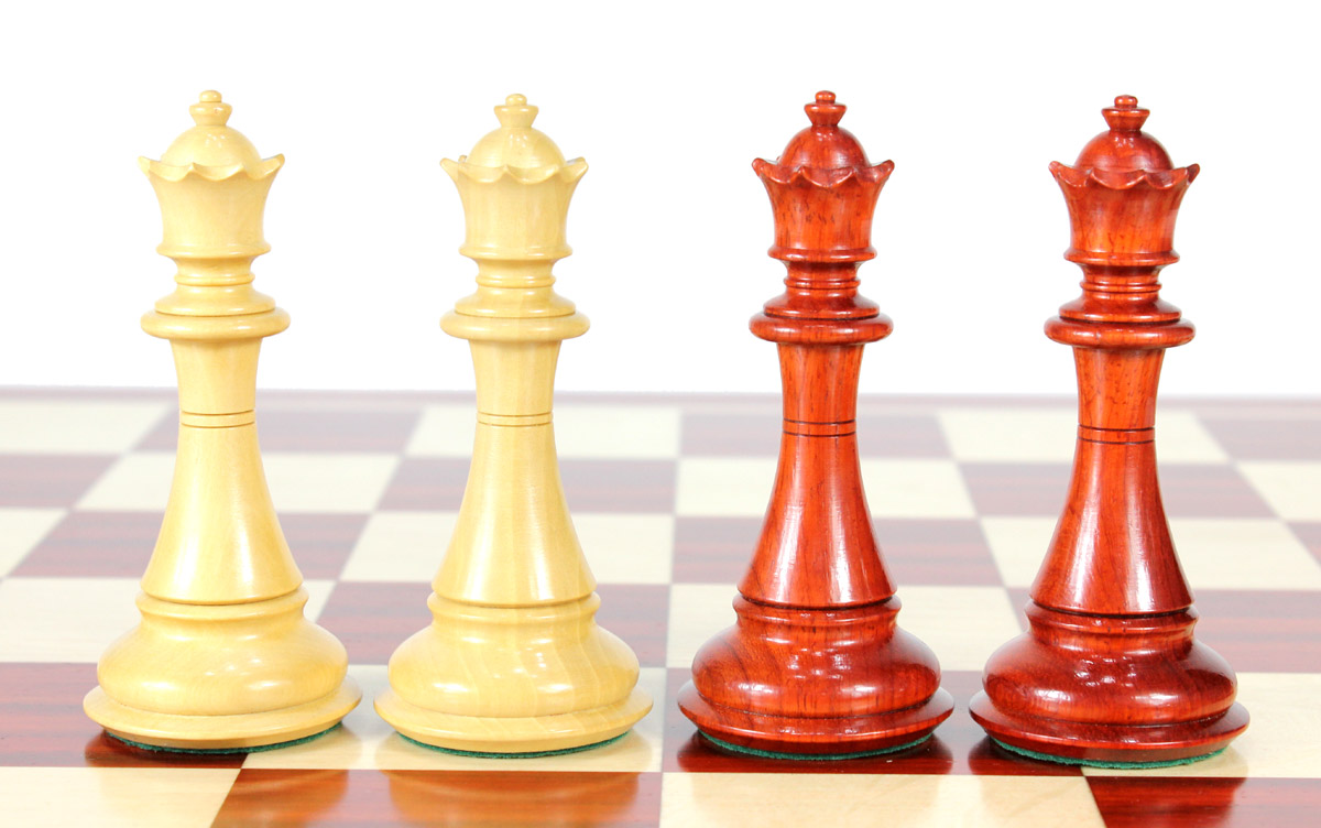 2 extra Queens provided with this set. Total 34 Chess Pieces.