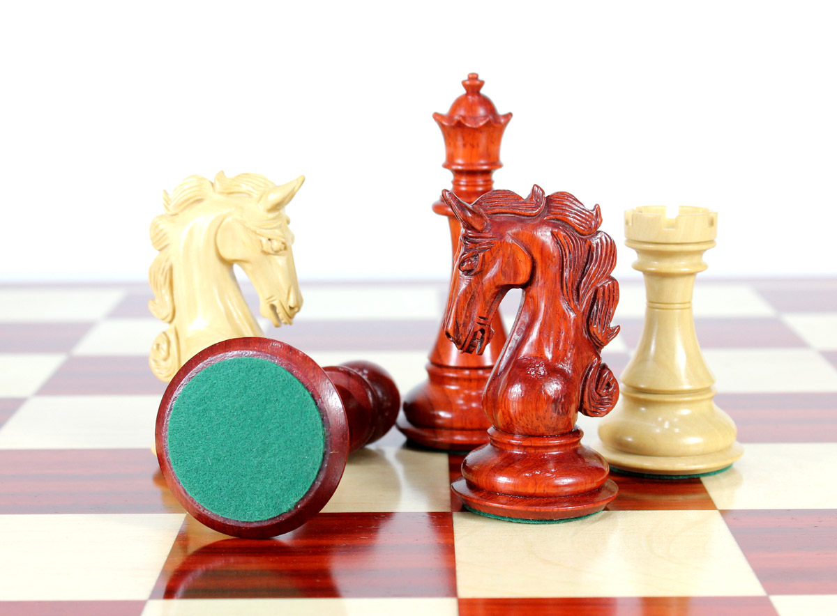 All chess pieces have felted bottom.