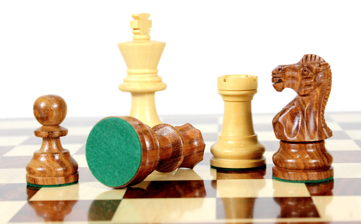All chess pieces have felted bottom.