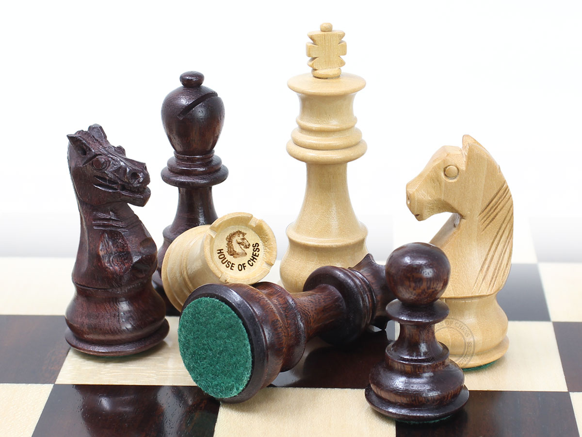 2 extra Queens + 4 extra Derby Knights + 2 extra pawns provided. Total 40 Chess Pieces