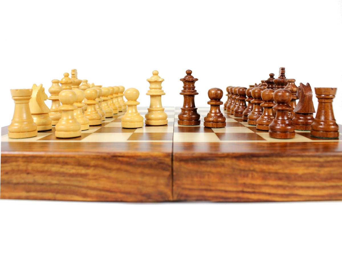 2 Extra queens and pawns provided with chess set