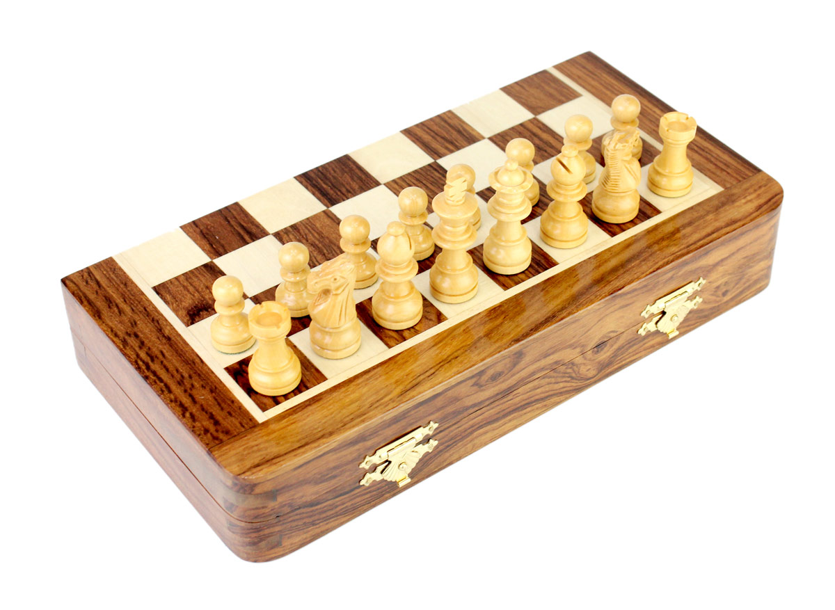 2 extra Queens provided with this set. Total 34 Chess Pieces.