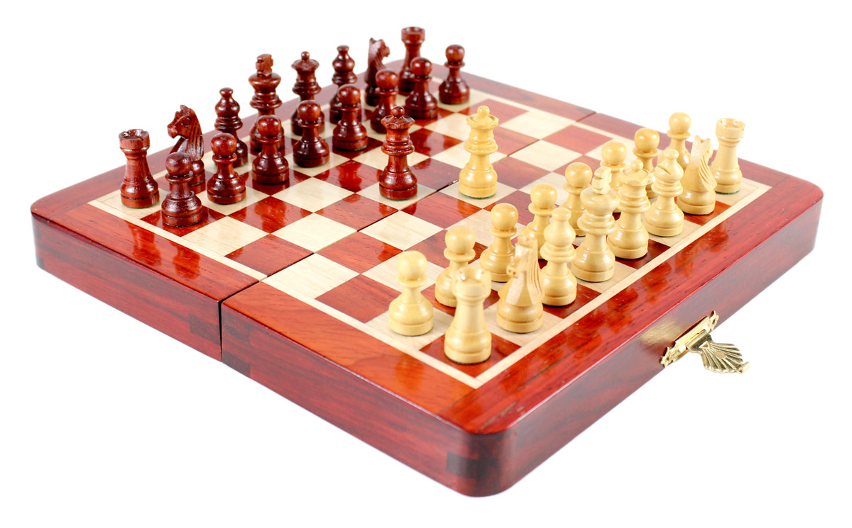 7.5" x 7.5" Folding chess board ideal for travelling purpose. King Height - 1.25" (32mm) King Base - 0.49" (12mm)