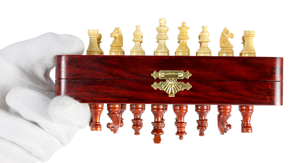 Strong magnets do not let the chess pieces fall off even if the box is positioned upside down.