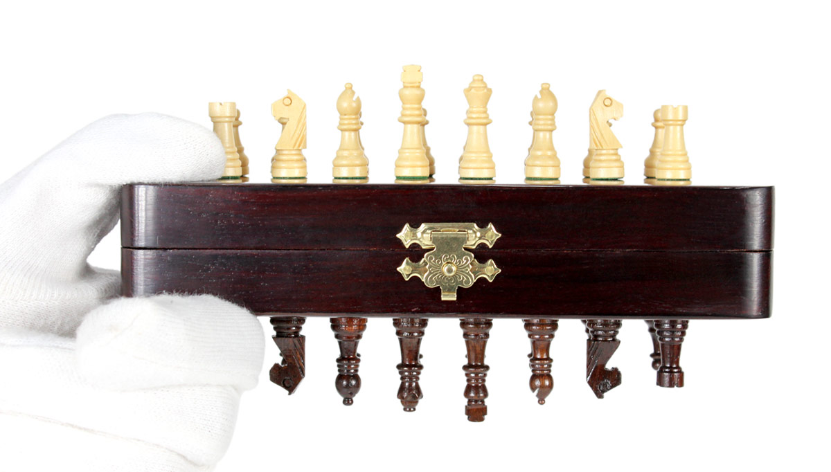 Strong magnets do not let the chess pieces fall off even if the box is positioned upside down.