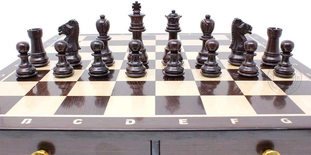 Free extra set of 4 Derby Knights in Rosewood with the purchase of this chess set