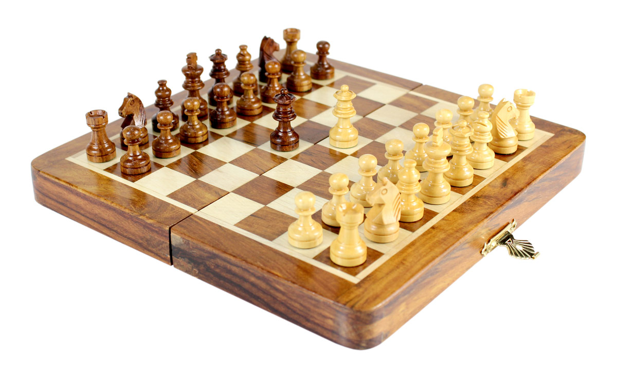 8" Folding chess board ideal for travelling purpose. King Height - 1.34" (34mm) King Base - 0.52" (13mm)