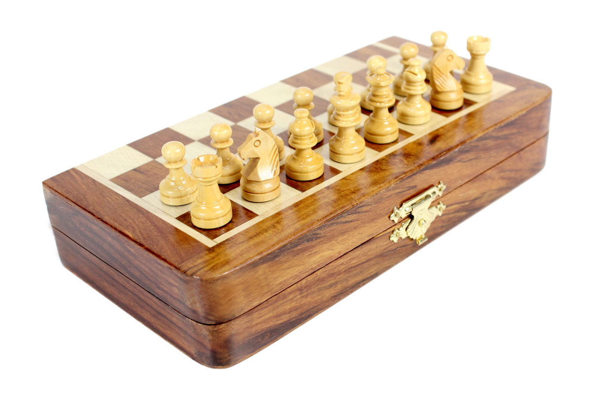 2 extra Queens provided with this set. Total 34 Chess Pieces.