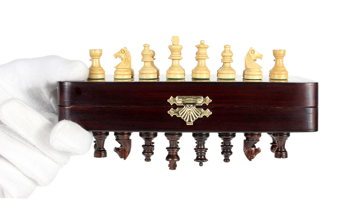 Strong magnets do not let the chess pieces fall off even if the box is positioned upside down.
