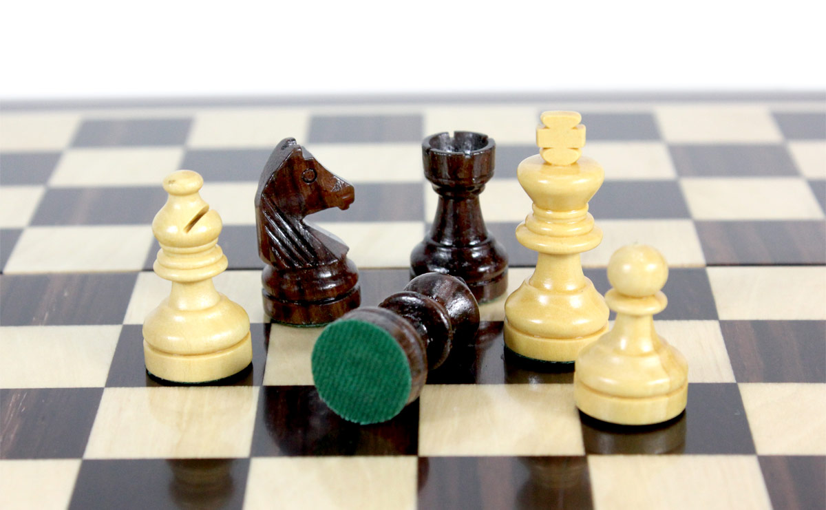 All chess pieces have felted bottom. The weight of the chess set is 1.124 lbs (510 grams)