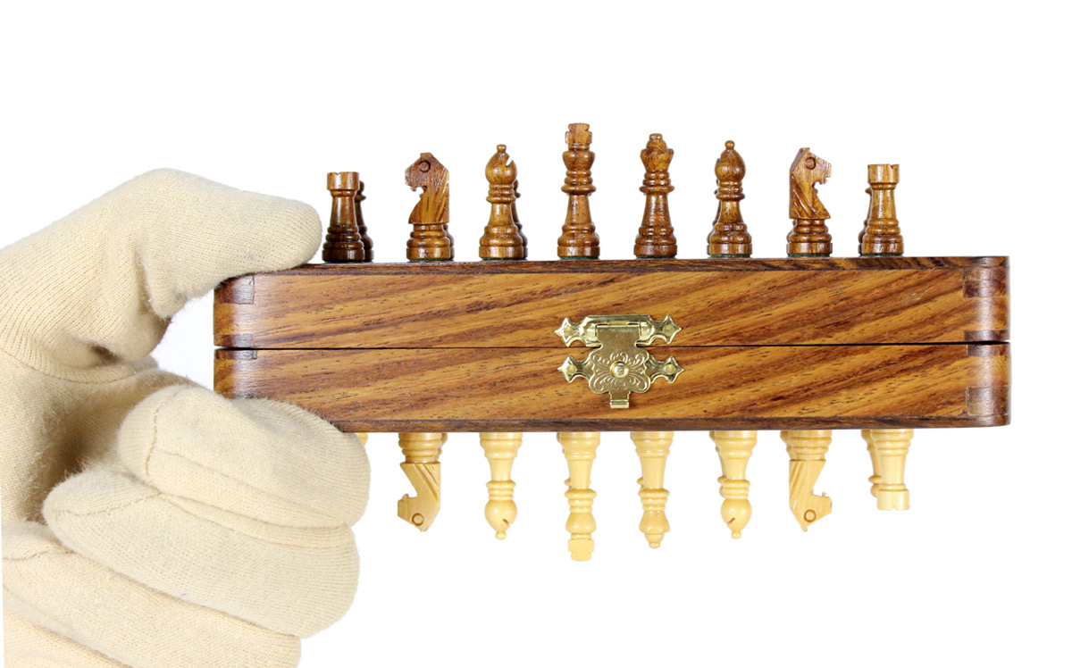 Strong magnets do not let the chess pieces fall off even if the box is positioned upside down.