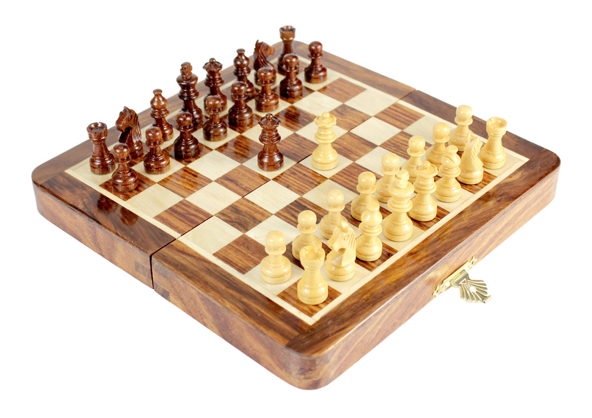 7.5" Folding chess board ideal for travelling purpose. King Height - 1.25" (32mm) King Base - 0.49" (12mm)