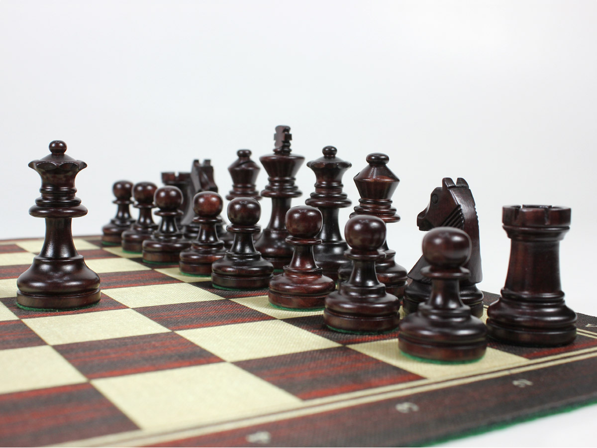 Rosewood colored louis staunton chess pieces