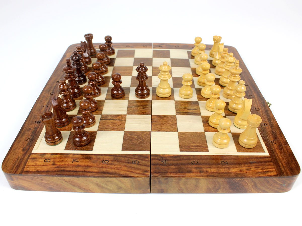 2 Extra queens and pawns provided with chess set